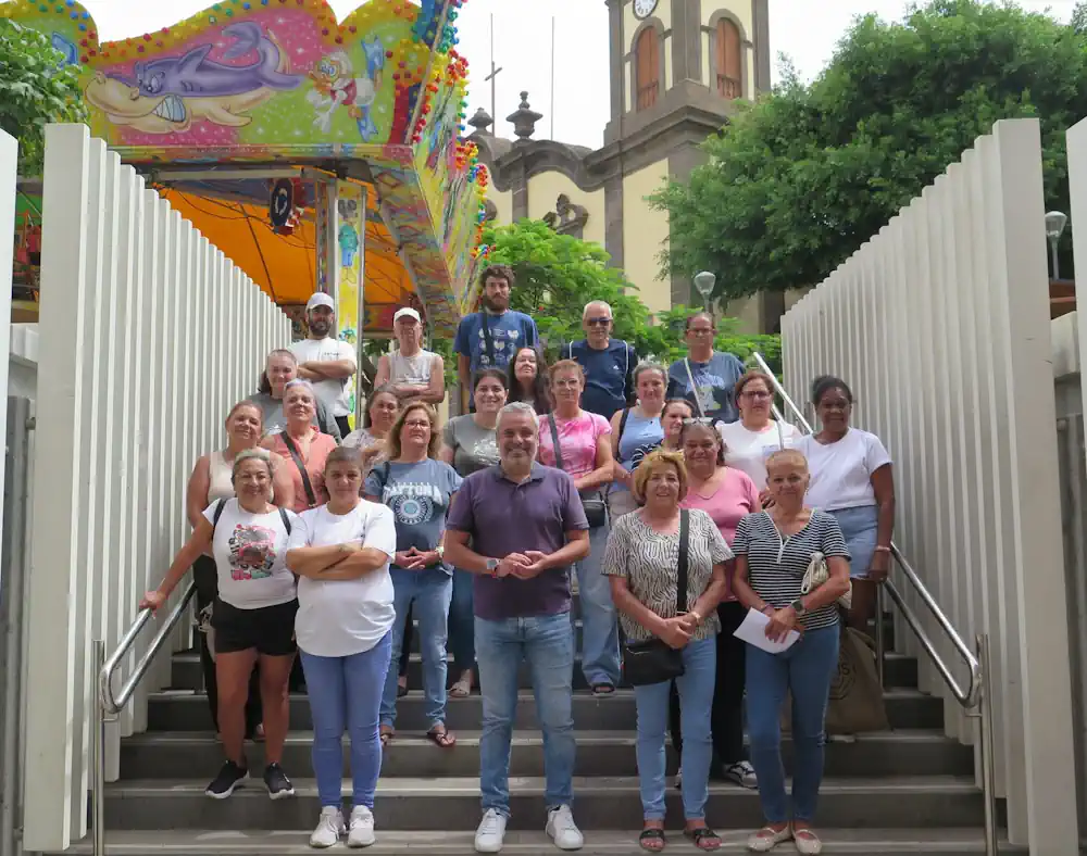 El alcalde de Guía da la bienvenida a los  24 trabajadores del proyecto Ruralia 2026