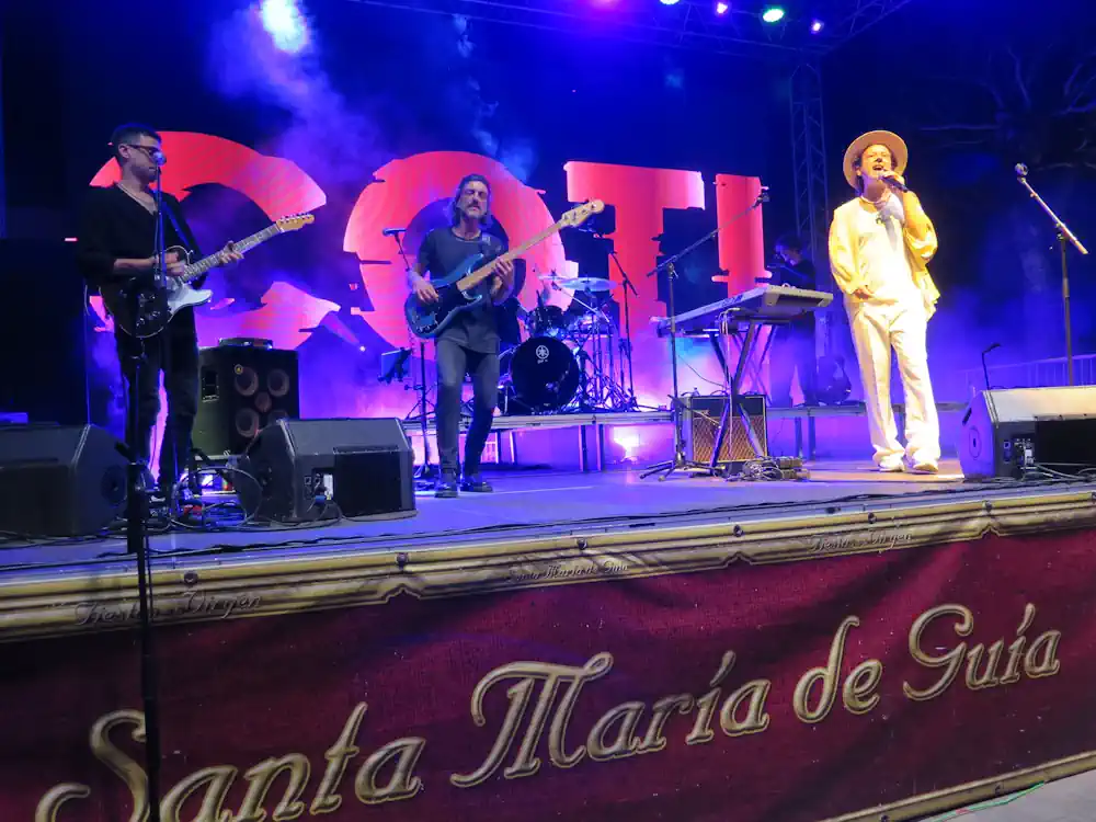 El Cantante Argentino Coti Durante Su Actuación La Noche Del Viernes En La Plaza Grande De Guía (3)