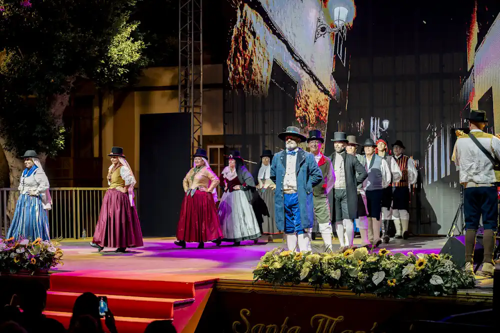 El XXXIII Festival Nacional de Folklore Isla de Gran Canaria llena de tradición y cultura la Plaza Grande de Guía en una brillante clausura
