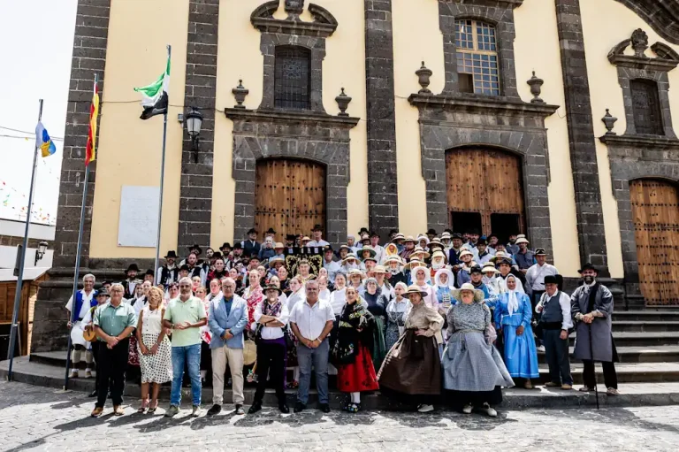 Foto De Familia De Los Grupos Participantes