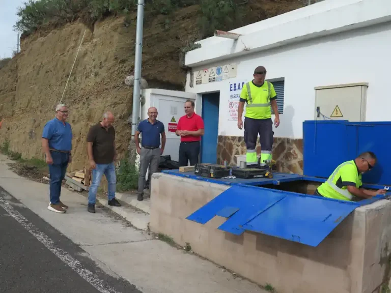 Imagen De Archivo De Una Visita Del Concejal José Manuel Santana A Los Trabajos En La Estación De Bombeo De Bascamao