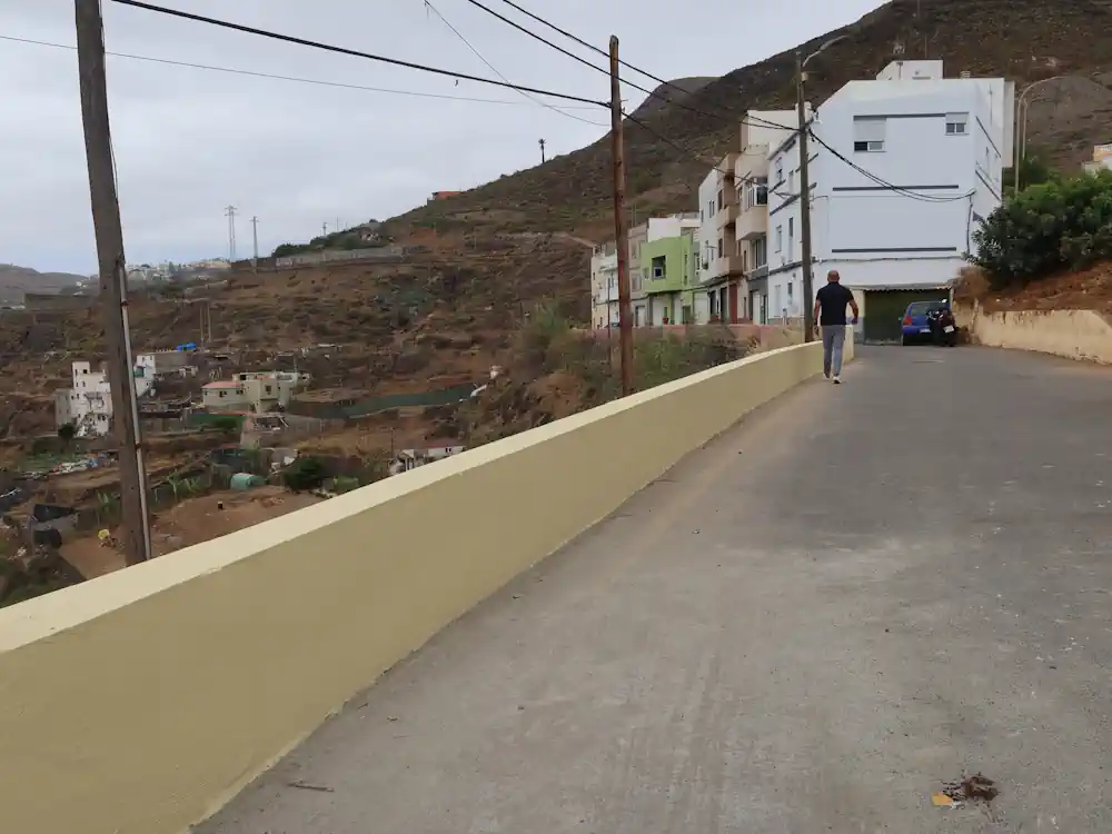 Np Arucas Continúa Con El Mantenimiento De Las Infraestructuras Viarias