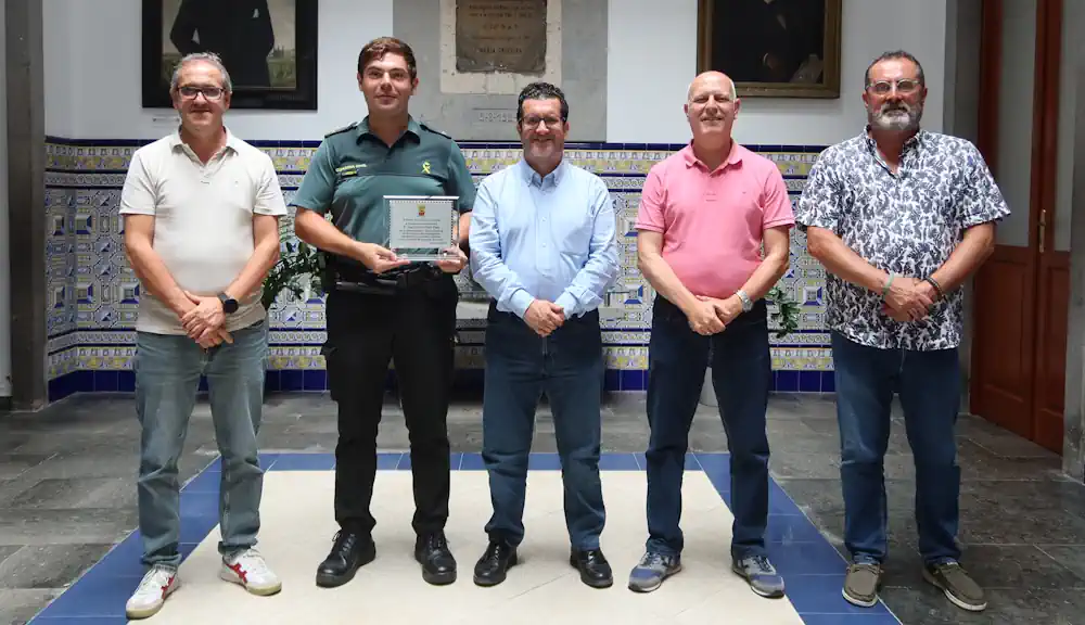 Np Reconocimiento Al Teniente De La Guardia Civil