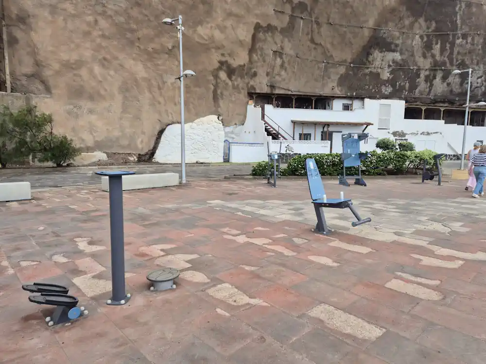 Nuevos Aparatos Biosaludables En La Avenida De Sardina