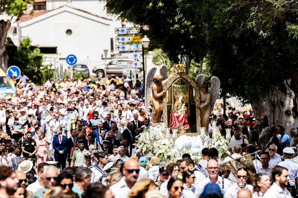El emotivo camino de fe de la Procesión del Encuentro abarrota las calles de Agaete