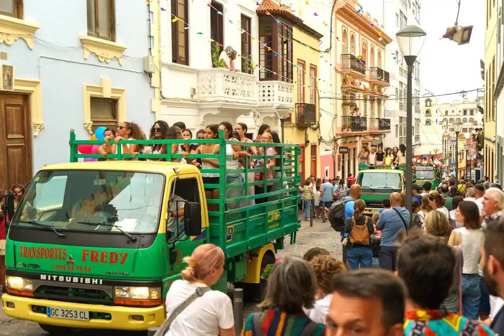 Abierto el plazo para solicitar los camiones para la Carrera de Cintas y la Batalla de Flores de las fiestas patronales de La Virgen 2026
