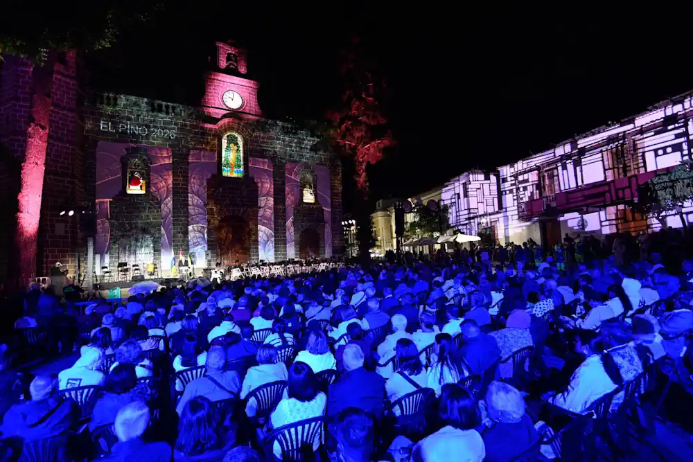 Luis Peña rinde homenaje a las madres canarias en su pregón del Pino 2026