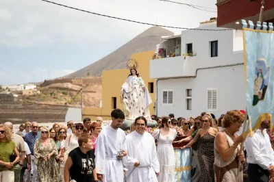 Barrial procesiona junto a Nuestra Señora de los Desamparados 60 años después de su llegada