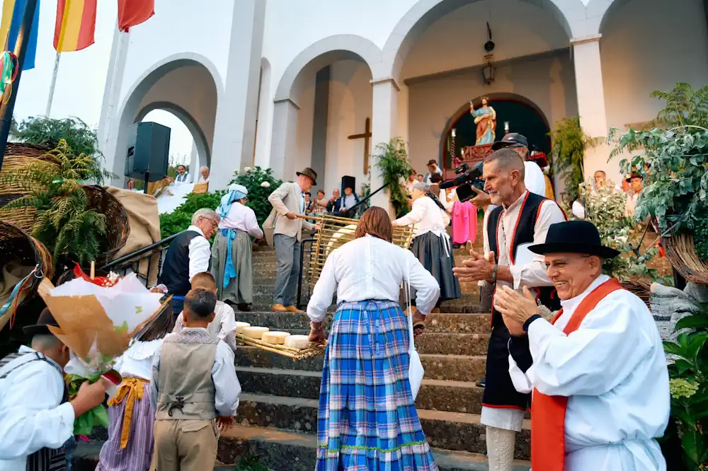 La tradición y el sentimiento llenan Fontanales en su tradicional romería en honor a San Bartolomé