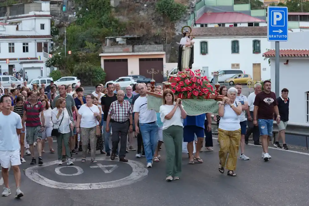 La festividad de Santa Rosa de Lima celebra su 33.ª edición con la tradicional subida de la imagen