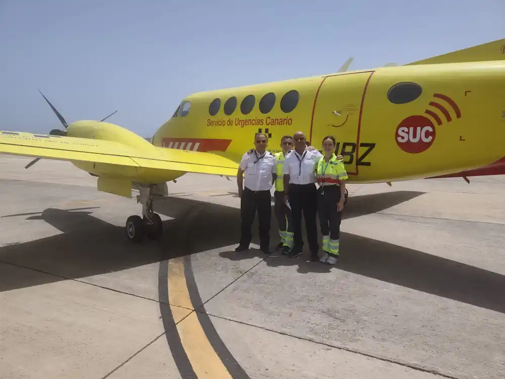 Tripulación Avión Medicalizado Servicio De Urgencias Canario