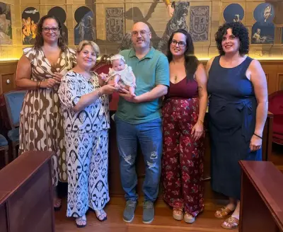 Gáldar da la bienvenida a la niña Gara