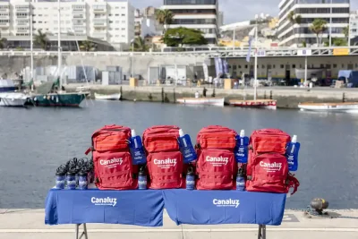 Canaluz va más allá del patrocinio y equipa a la tripulación del Viajes Insular Arenales Canaluz para sus regatas