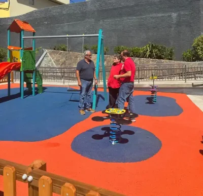 El Ayuntamiento recupera el parque infantil de la plaza de San Pablo en Becerril