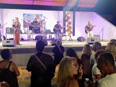 Rosario 8 y la tradicional retreta marcan la última gran noche de las fiestas de Barrial