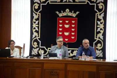 El alcalde Alfredo Goncalves Ferreira junto al consejero de Bienestar Animal del Cabildo de Lanzarote y La Graciosa Armando Santana durante el Encuentro Insular