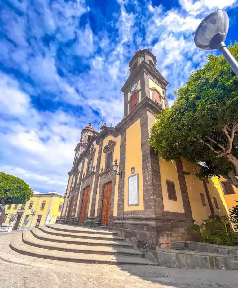 El frontis de la Iglesia de Santa Maria de Guia sera el escenario del acto institucional del V Centenario