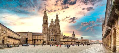 Santiago de Compostela es uno de los lugares de obligada visita durante este viaje