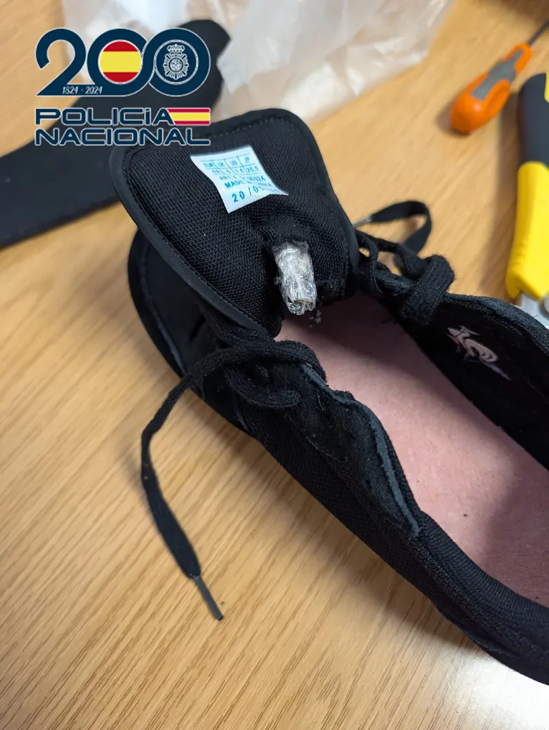cocaina ocultas en unas zapatillas destinadas a la prision Las Palmas I