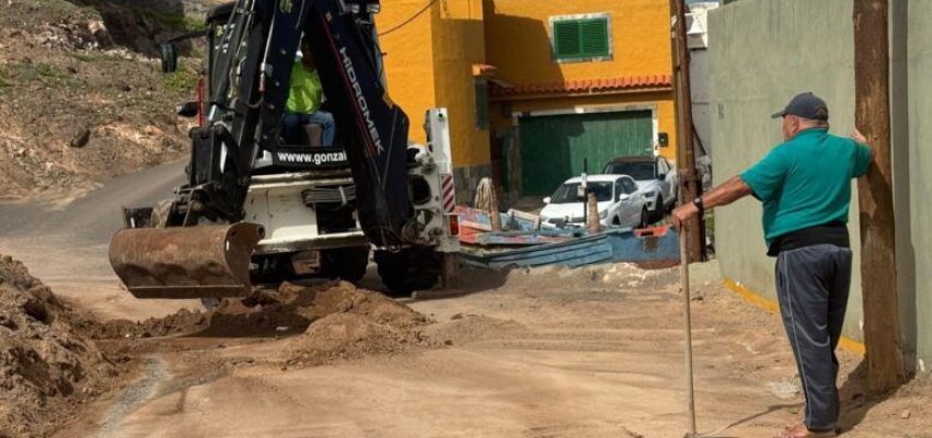 Acondicionamiento-de-una-via-en-Caleta-tras-las-ultimas-lluvias-notificada-a-traves-de-la-aplicacion-municipal-777x578