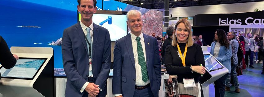 Andrés Marín en Fitur junto al presidente del Cabildo herreño, Alpidio Armas, y la responsable de Turismo, Davinia Suárez2 Andrés Marín en Fitur junto al presidente del Cabildo herreño, Alpidio Armas, y la responsable de Turismo, Davinia Suárez2