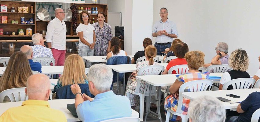 Apertura del curso de Estudios Gastronómicos con Tine Martín Vanessa Santana Rita Cabrera y José Miguel Álamo de derecha a izquierda