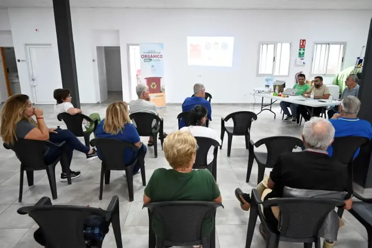 Asamblea Por El Quinto Contenedor En Los Dos Roques
