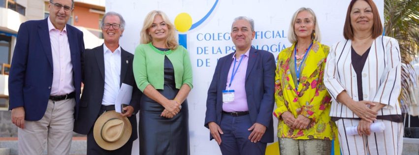 Autoridades en la inauguración