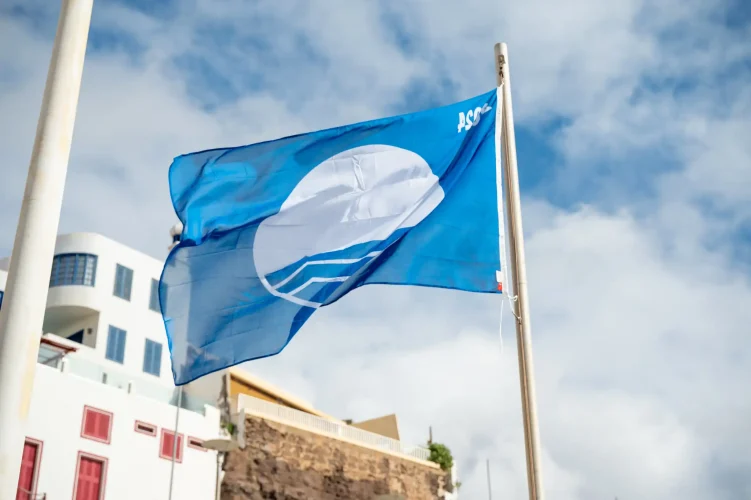 Bandera Azul En La Playa De Sardina