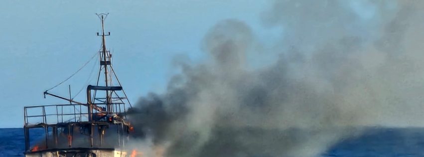 Barco hundido en la costa de Telde Gran Canaria