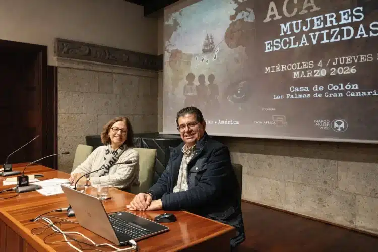 Carmen Gloria Rodríguez Y Manuel Lobo Cabrera Durante La Inauguración