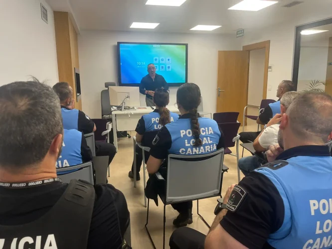 Conferencia De Fernando González Cruz Cuerpo, Mente, Calle Y Supervivencia