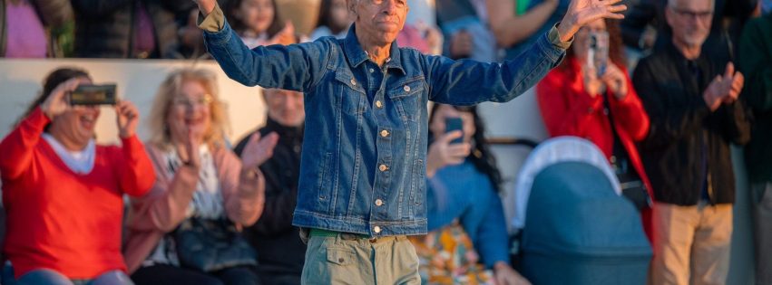 Crispe Vega en la Plaza de Piso Firme