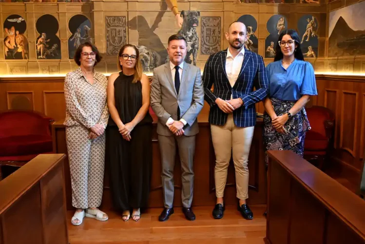 De Izquierda A Derecha Candelaria Guerra, Nuga Pérez, Teodoro Sosa, Julio Mateo Y María Zarzo