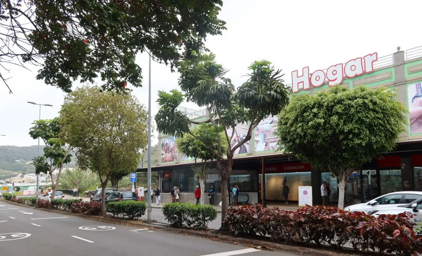 El Ayuntamiento De Arucas Continúa Mejorando Las Paradas De Guaguas