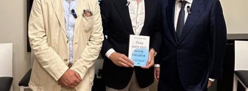 El Dr. Manuel de la Peña junto a Albert Rivera y el Dr. Ángel Martín.