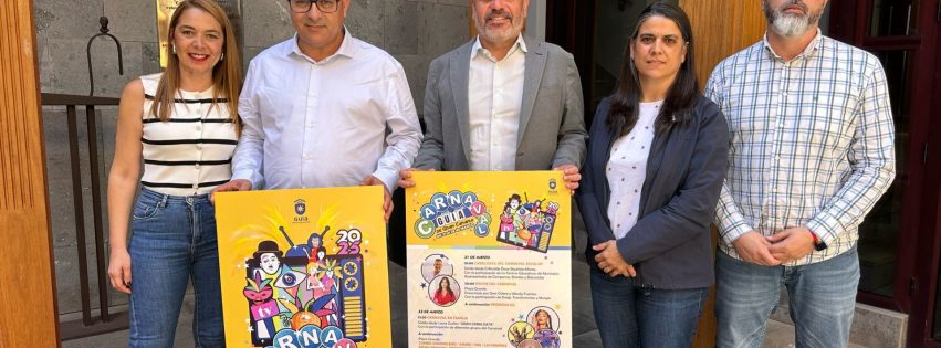 El alcalde Alfredo Gonçalves Ferreira junto a los concejales Julián Melián y Nayra Pérez a la izquierda de la imagen y Alejandra García Díaz y Alejandro Rivero durante la presentación del cartel