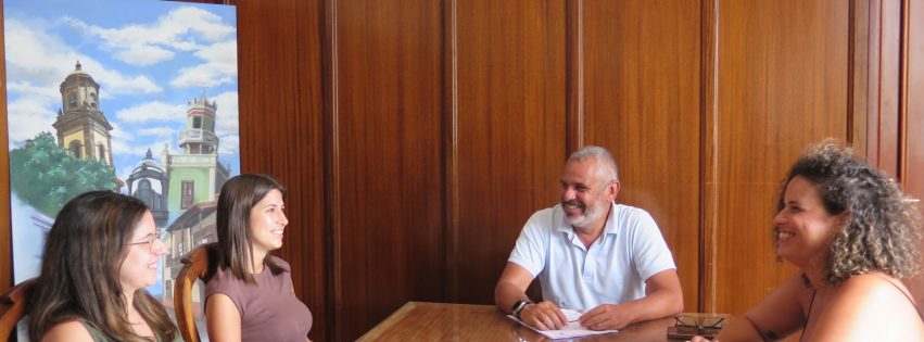 El alcalde Alfredo Gonçalves Ferreira y la concejala de Igualdad Ruth Martín Rodríguez dan la bienvenida a las nuevas trabajadoras del Servicio de Atención a la Violencia de Género