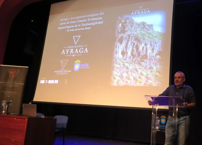 El Alcalde De Guía, Alfredo Gonçalves Ferreira, Durante La Inauguración De Las I Jornadas De Arqueología E Identidad Que Se Celebran Hoy Y Mañana Viernes En El Teatro Hespérides. 1