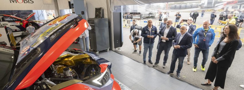 El presidente y el consejero de Deportes visitan el Service Park en la previa del arranque del FIA WRC Rally Islas Canarias 4