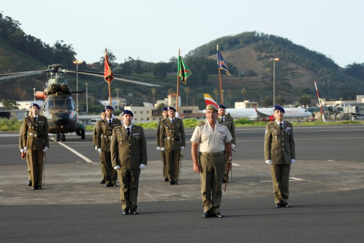 El Teniente Coronel Ezquerra Toma El Mando Del Batallón De Helicópteros De Maniobra Vi Del Mando Militar De Canarias