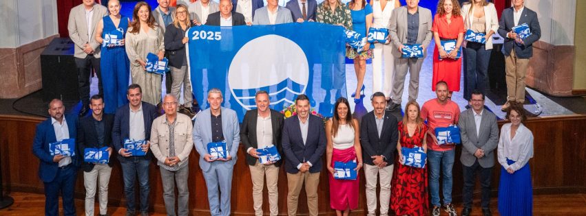Entrega de Banderas Azules en el Teatro Consistorial