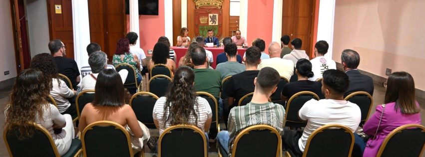 Entrega de las becas del curso pasado en las Casas Consistoriales Entrega de las becas del curso pasado en las Casas Consistoriales
