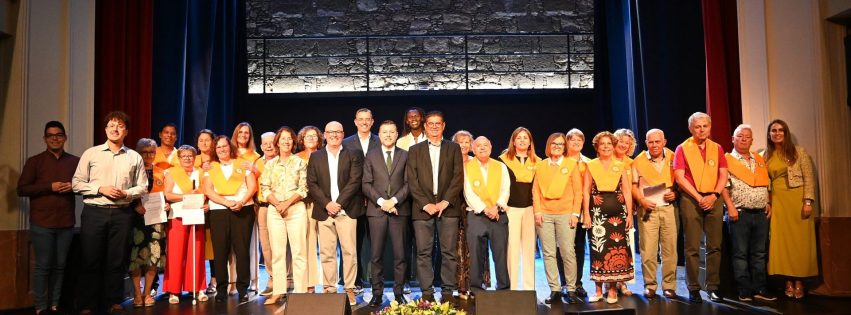 Entrega de las orlas al alumnado de Estudios Africanos en el Teatro Consistorial