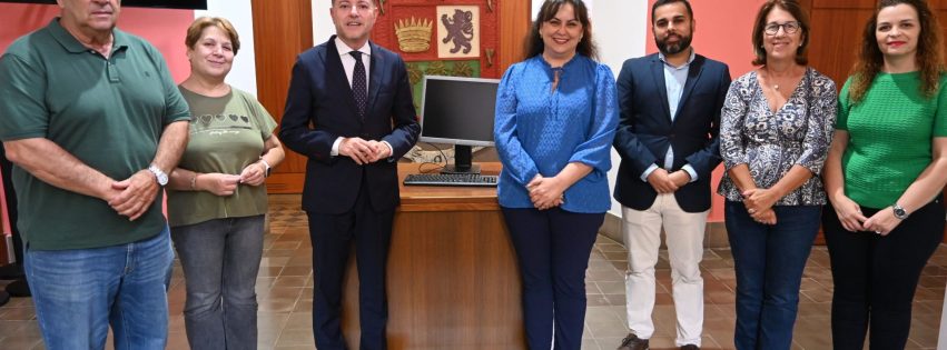 Entrega de ordenadores de la Asociación AIDDDIA