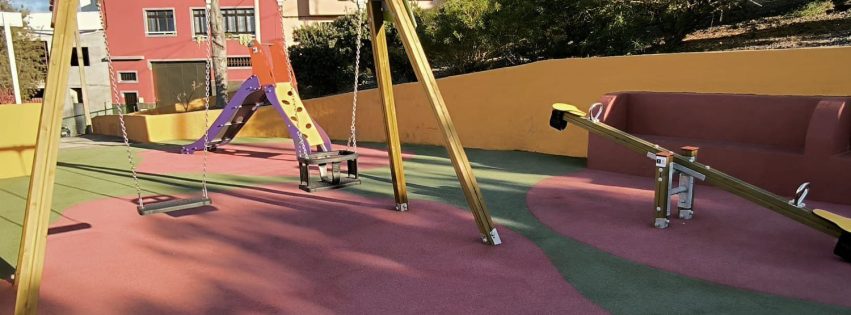 Equipamiento del parque infantil de Granadilla de Abona, en Sardina