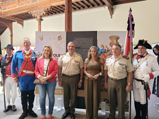 Exposición Palacio De Carta