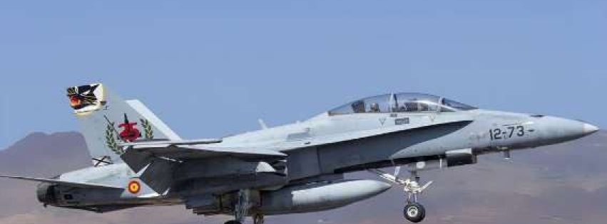 F-18 del Ala 12 despegando