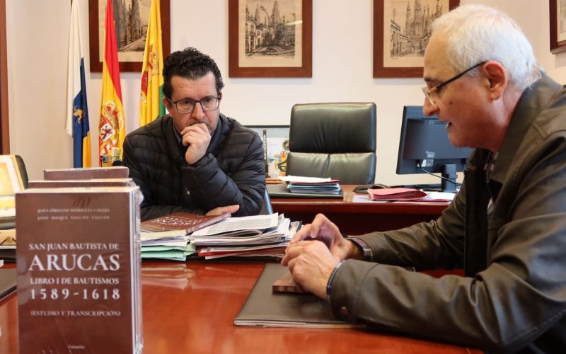 FOTO ENTREGA DE EJEMPLARES 2_