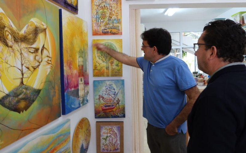 FOTO VISITA ALCALDE DE ARUCAS ARTISTA FELIPE JUAN_1 (1)